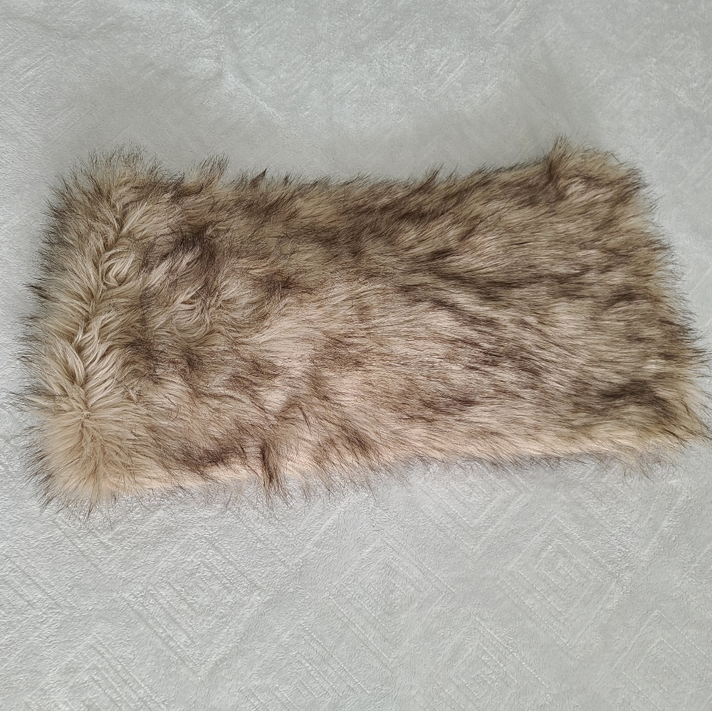 Plush Brown Faux Fur Scarf for Cozy Wraps - Picture 3 of 13